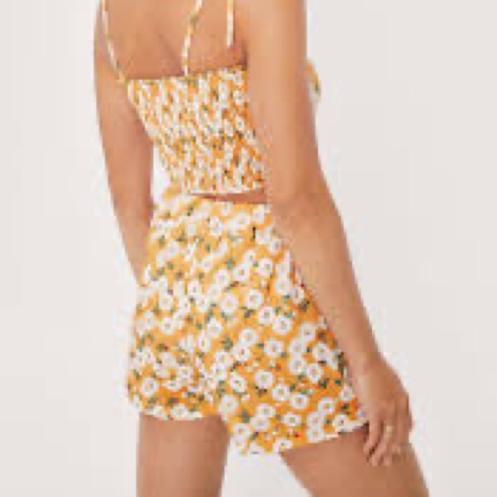 ☎️ NWT Nasty Gal sz S/4 Daisy Floral High Waisted Co-ord Shorts Mustard yellow - Picture 9 of 9